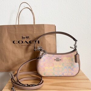 NWT🌈Coach Teri Shoulder Bag In Rainbow Signature Canvas